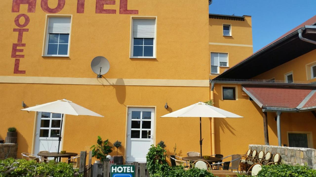 Hotel-Pension Gruene Linde Delitzsch Zewnętrze zdjęcie
