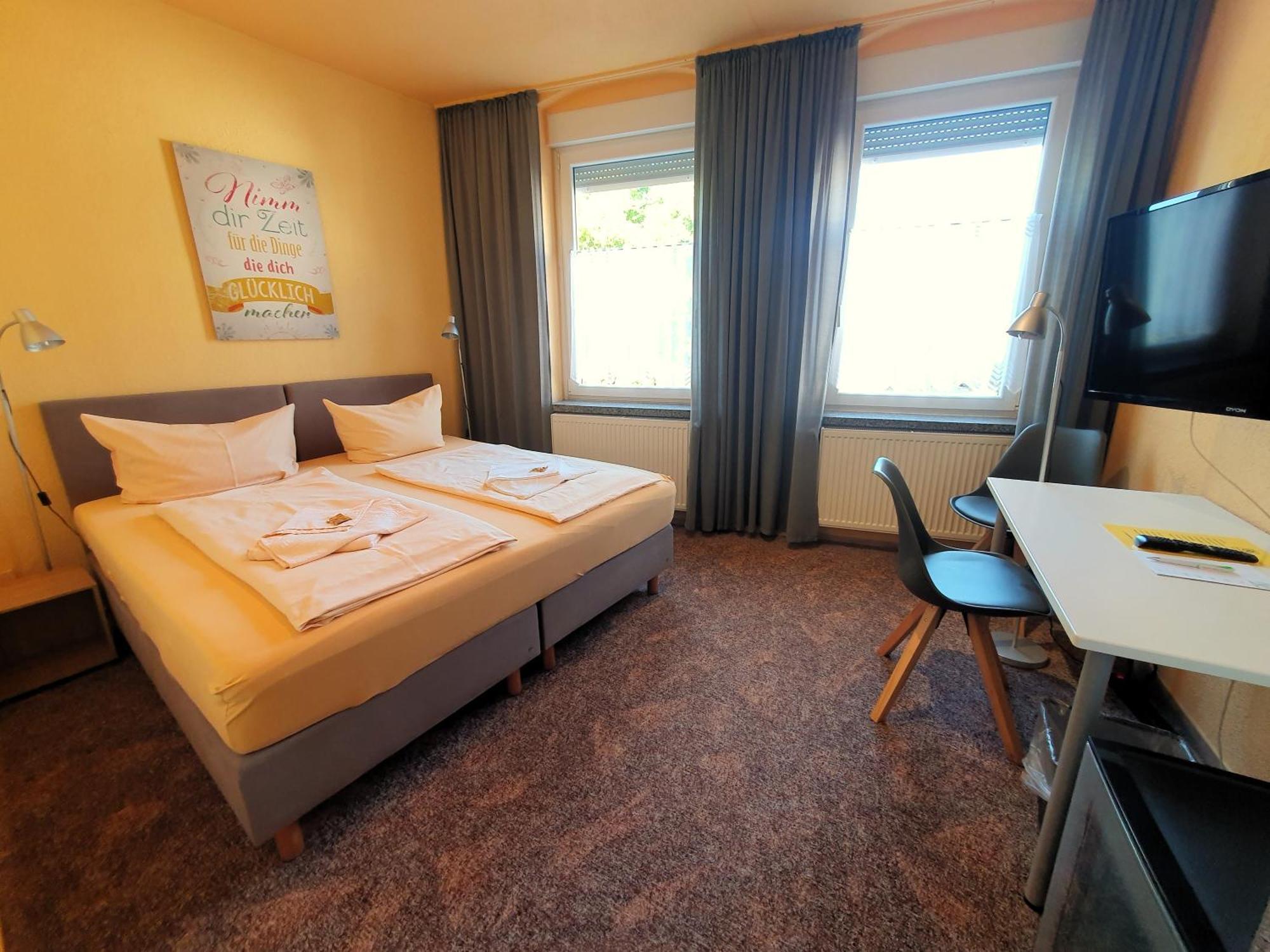 Hotel-Pension Gruene Linde Delitzsch Zewnętrze zdjęcie
