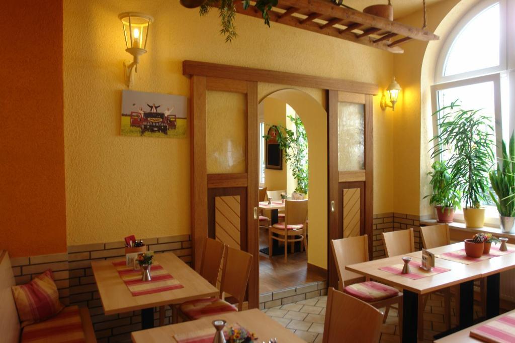 Hotel-Pension Gruene Linde Delitzsch Zewnętrze zdjęcie