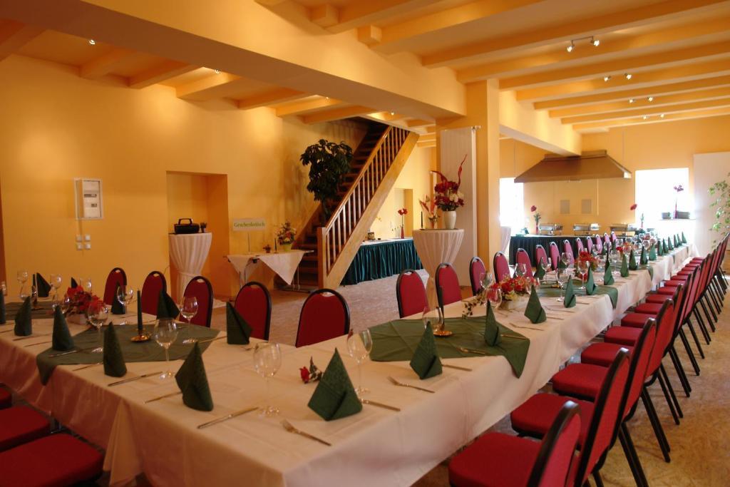 Hotel-Pension Gruene Linde Delitzsch Zewnętrze zdjęcie