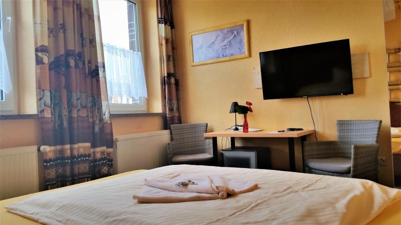 Hotel-Pension Gruene Linde Delitzsch Zewnętrze zdjęcie